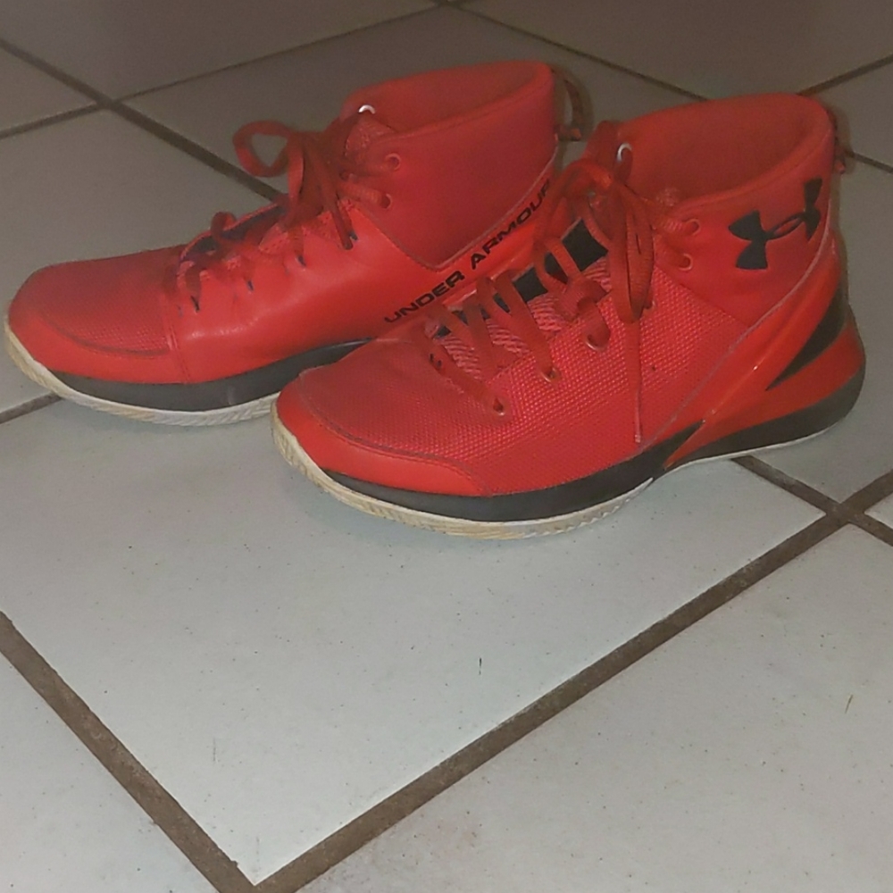 Boys Under Armour Level X hightops